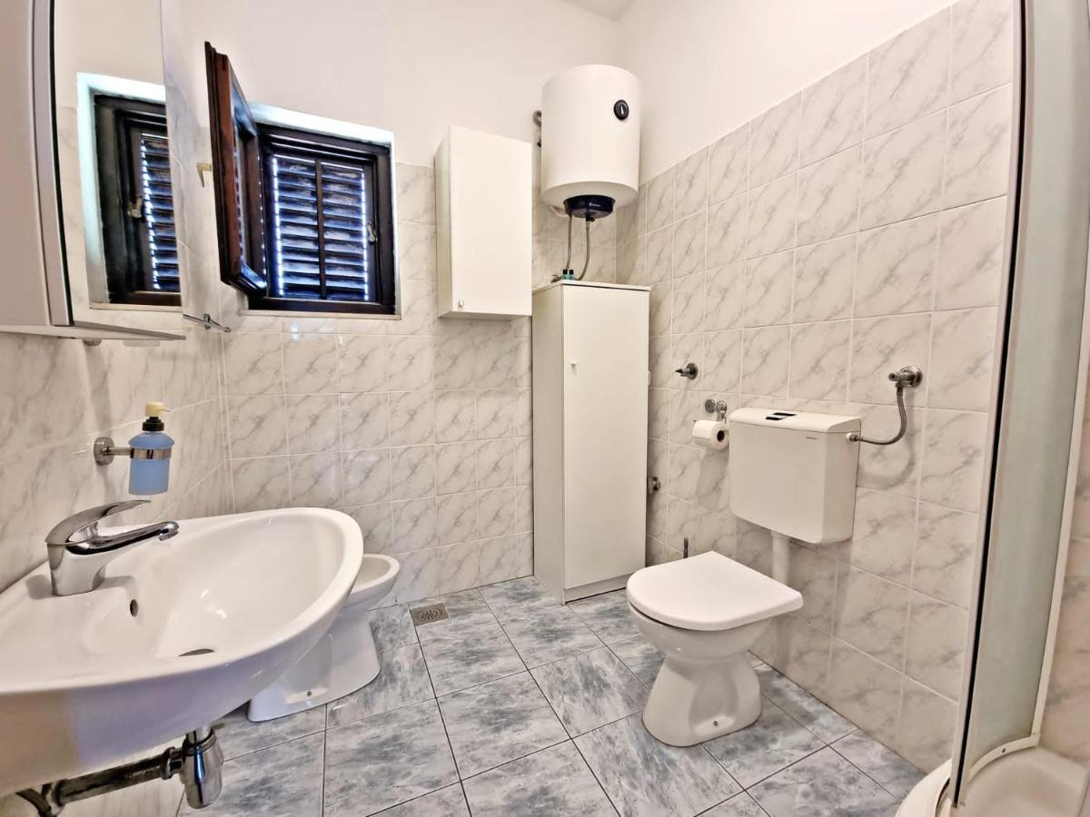 Apartman Irena With Terase End Private Parking Donji Okrug  Exterior photo